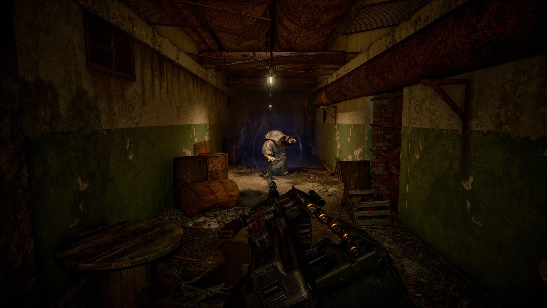 STALKER 2: Ein Mutant in einem dunklen, verfallenen Gebäude
