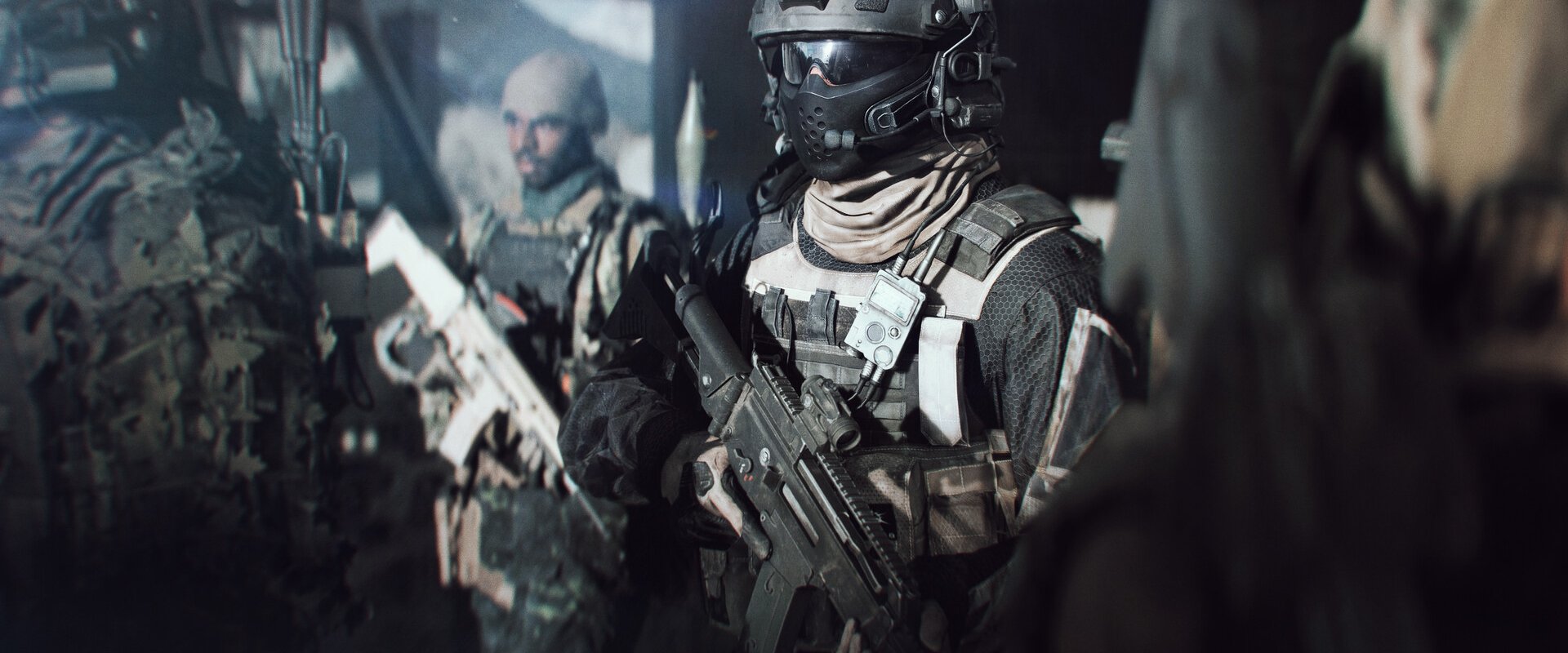 Soldat mit Nachtsichtgerät im Einsatz