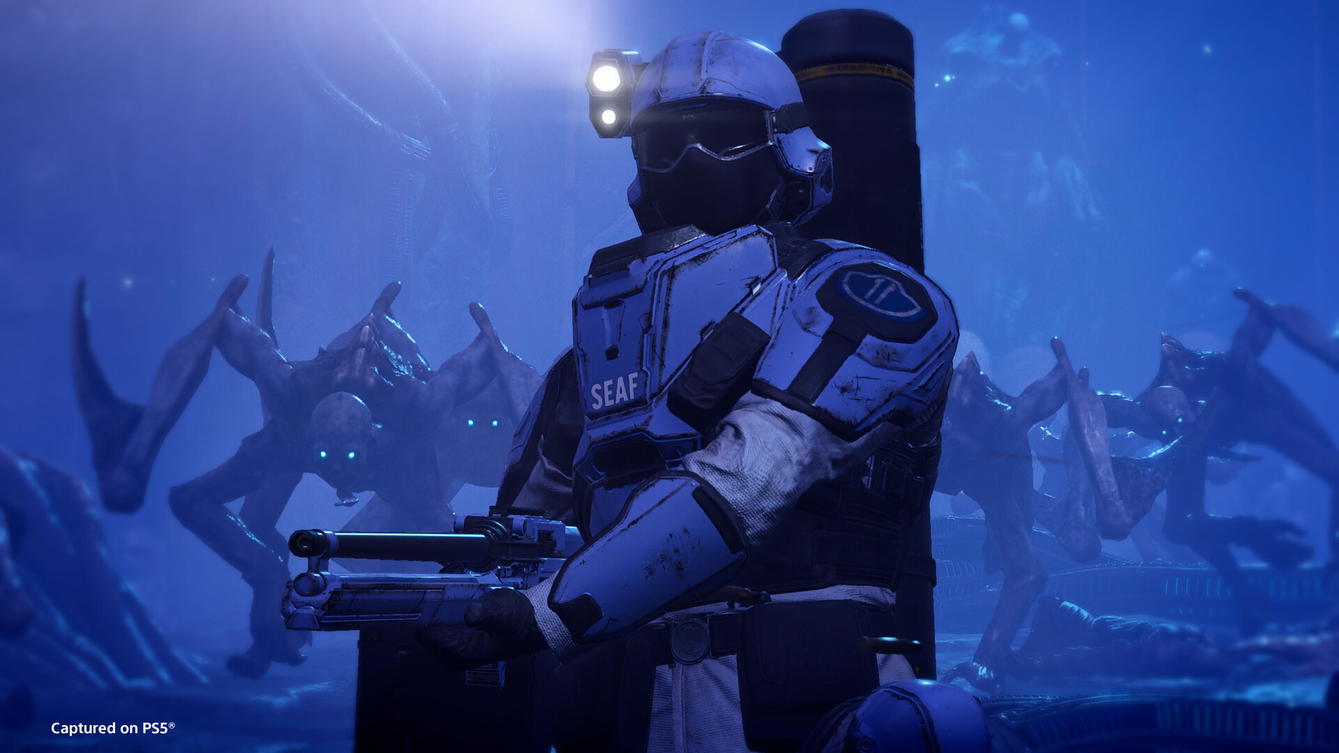 Helldivers 2: Team im Feuergefecht auf einem Planeten