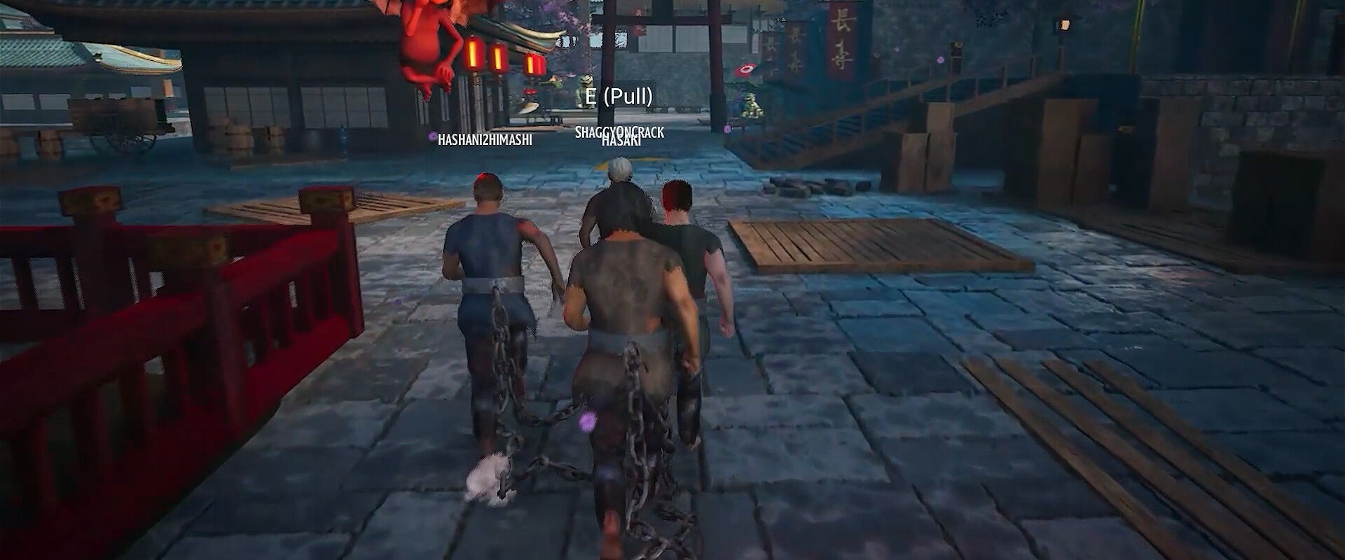 Chained Together – Spieler an Ketten in einer Gasse