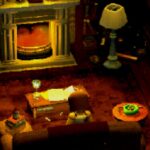 Crow Country – Gemütliches Wohnzimmer mit Kamin und Sesseln im Retro-Look