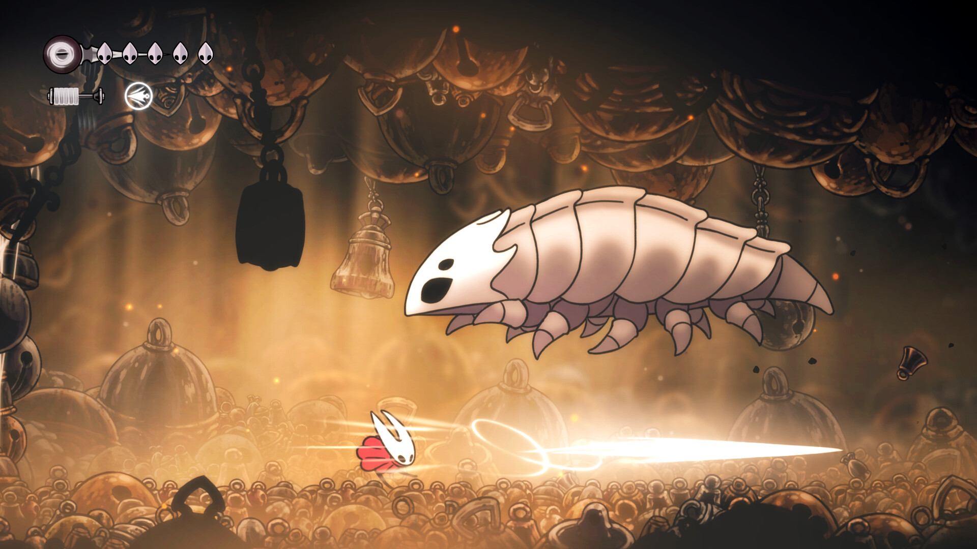 Hollow Knight: Silksong – Hornet weicht einer riesigen weißen Larve aus