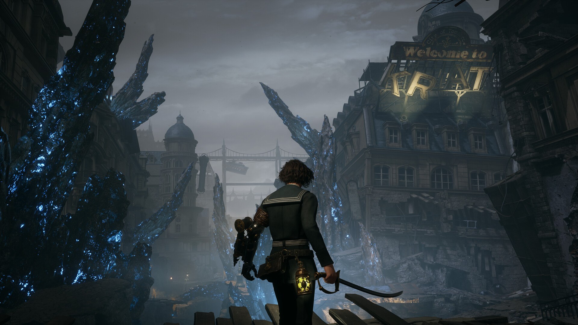 Lies of P: P mit Waffe vor einem blau leuchtenden Monster in einer zerstörten Straße