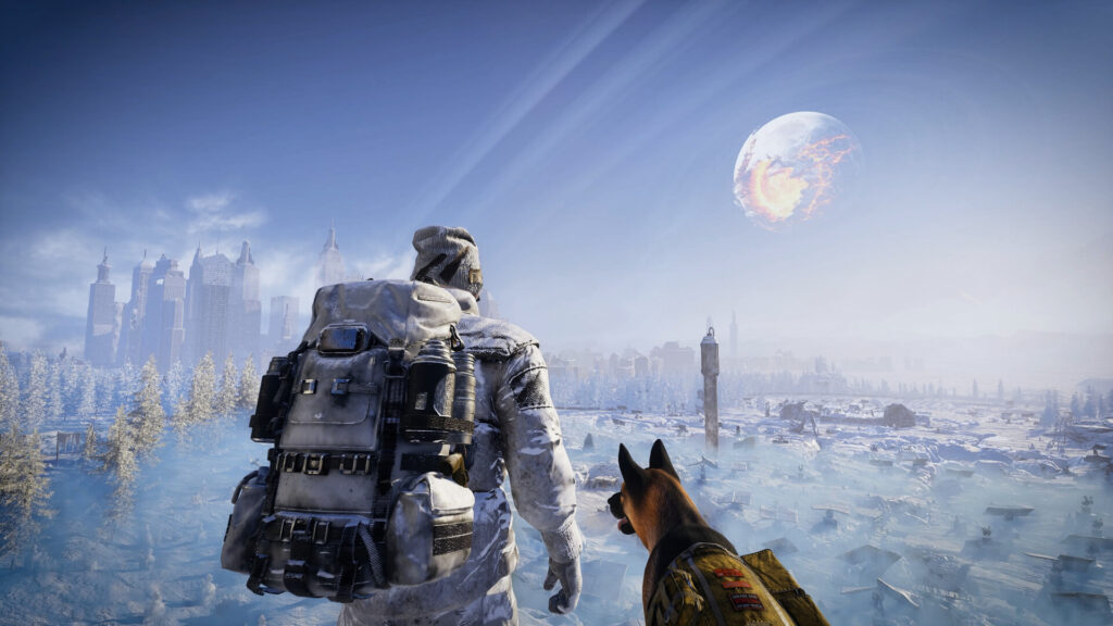 Permafrost – Überlebender mit Hund blickt in einer verschneiten Landschaft auf die Skyline einer vereisten Stadt und einen Mond am Himmel