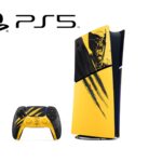 PlayStation 5 Digital Edition im gelb-schwarzen Marvel’s-Wolverine-Design mit passendem DualSense-Controller und PS5-Logo