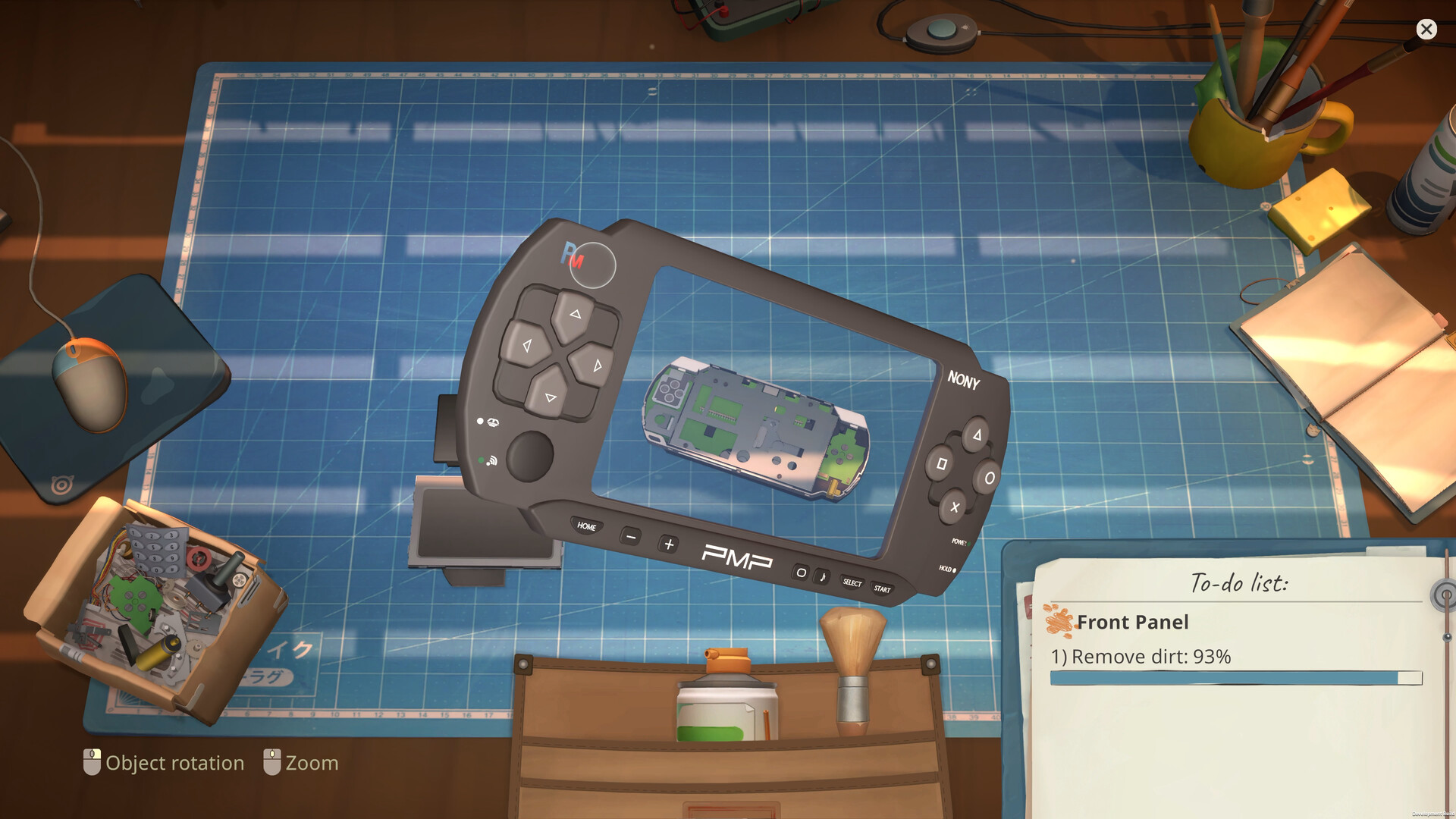 ReStory: Chill Electronics Repairs – Das Gehäuse eines Handhelds wird gereinigt