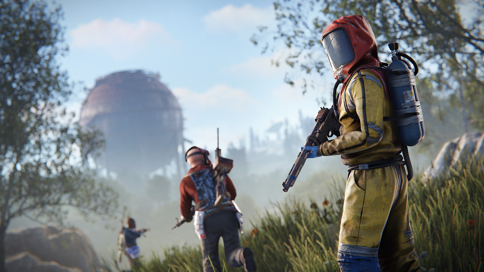 Rust – Spieler im Schutzanzug mit Waffe