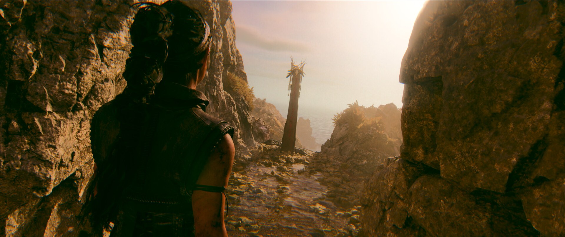 Senua's Saga: Hellblade II – Senua in einer Felsschlucht