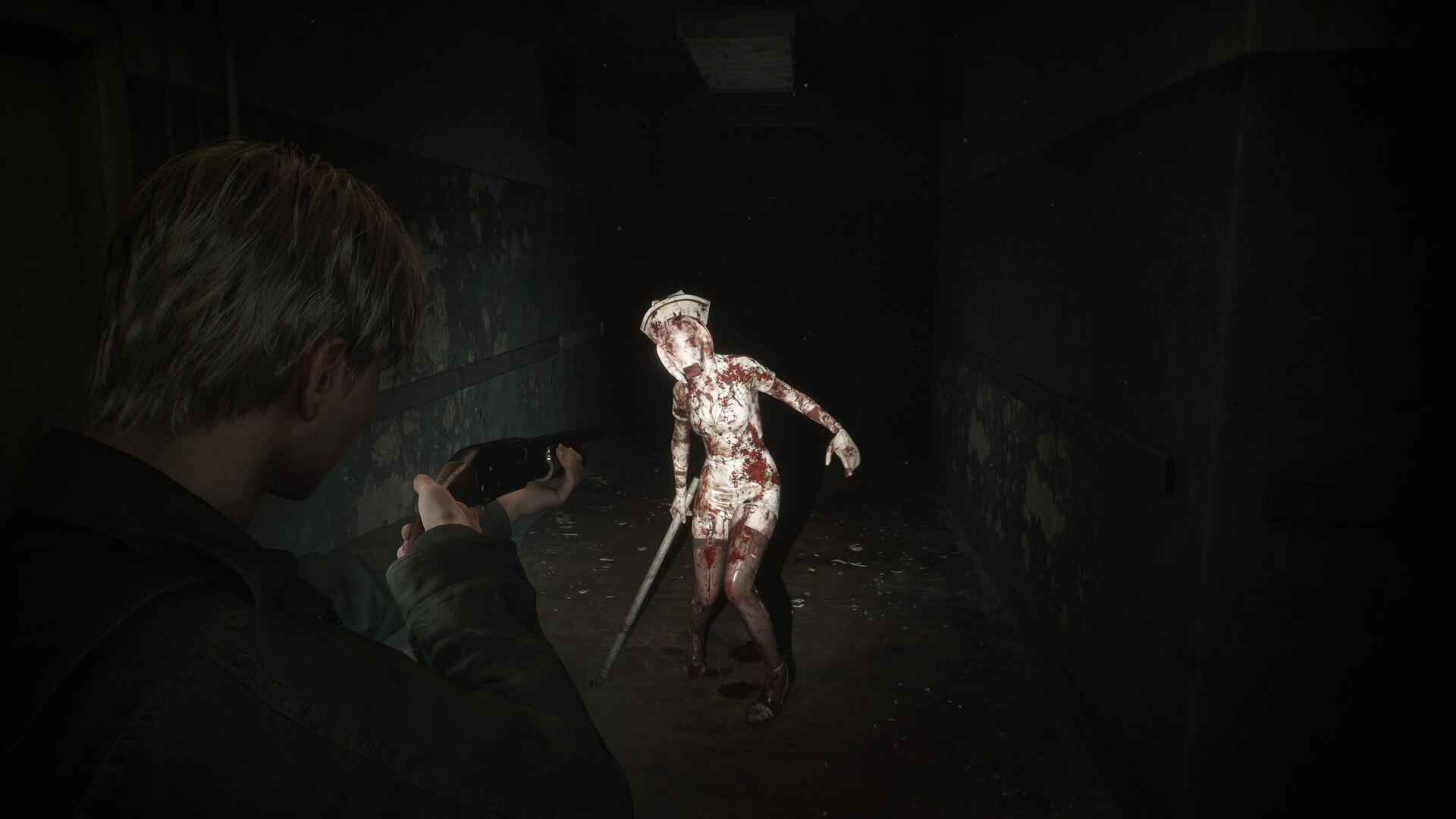 Silent Hill 2 – James zielt auf eine Krankenschwester