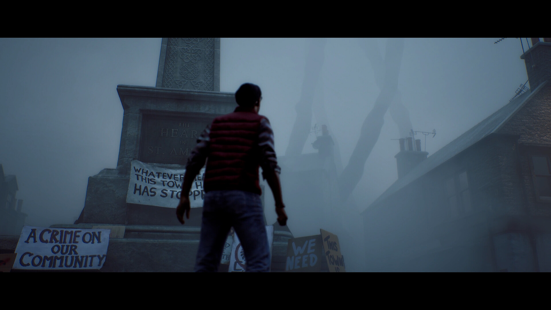 Silent Hill: Townfall: Simon steht im Nebel vor einem Denkmal mit Protestschild